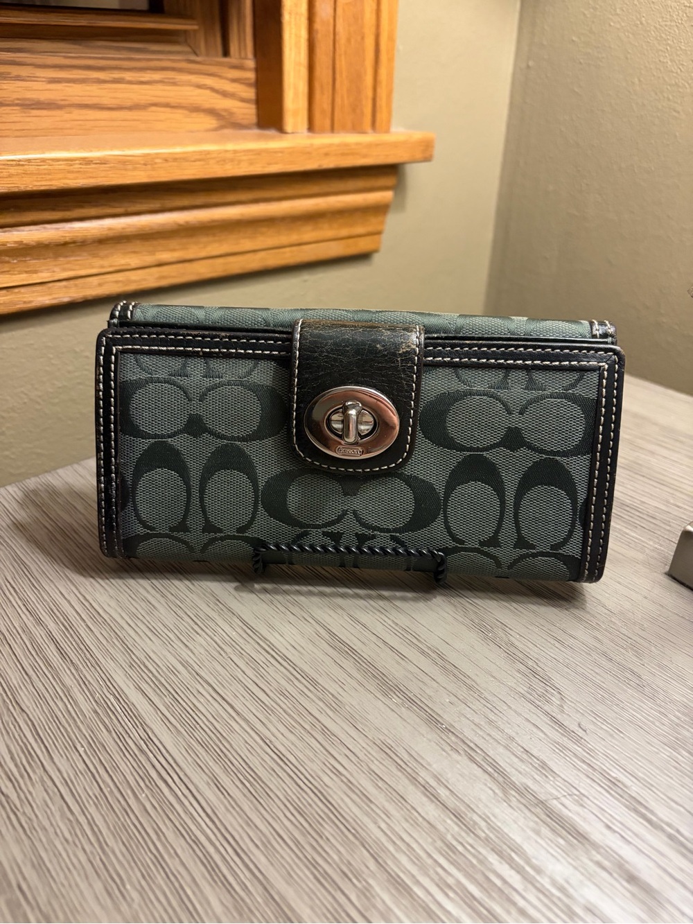 Vintage Coach Signature Turn-lock wallet in Dark green